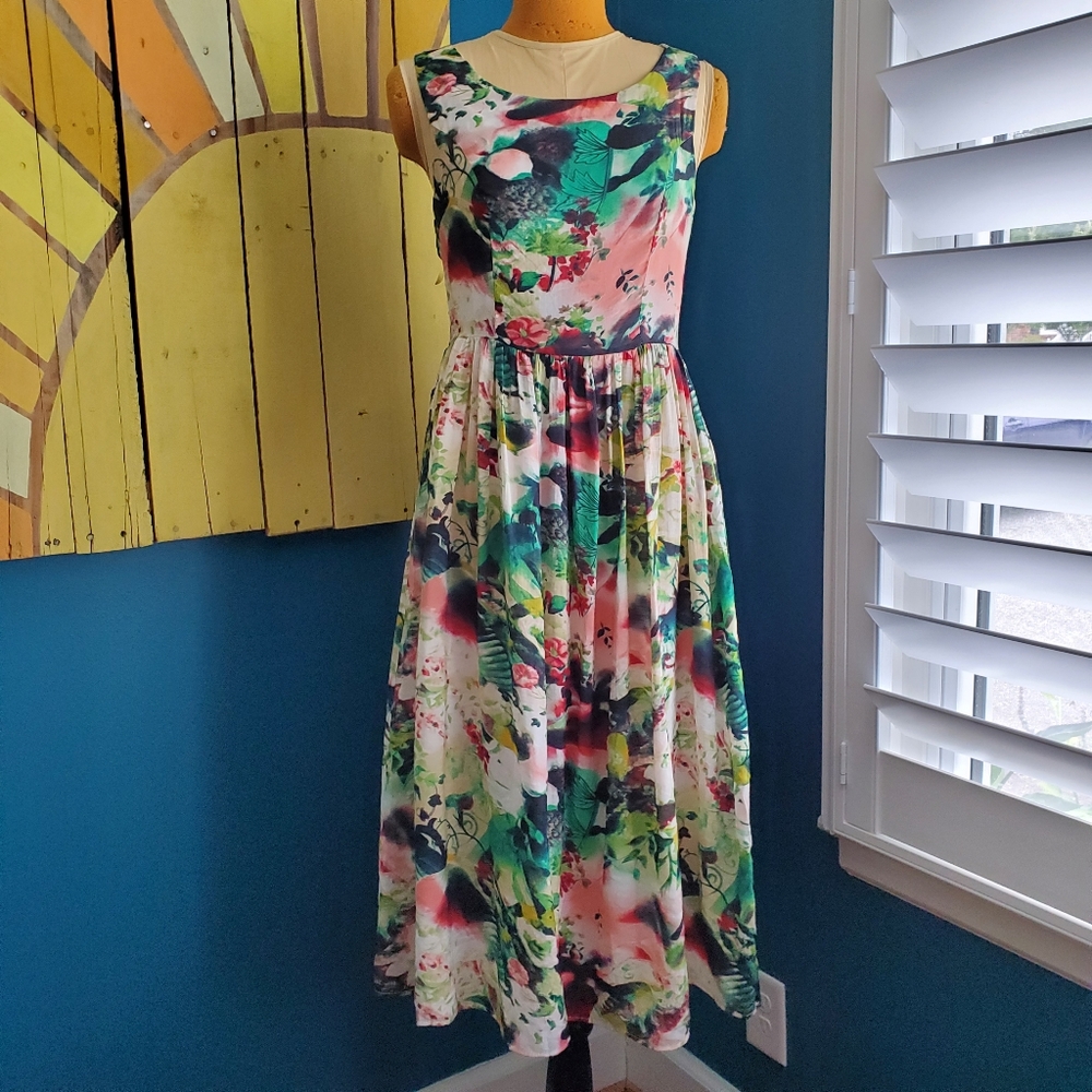 Esley Floral Dress Size Medium